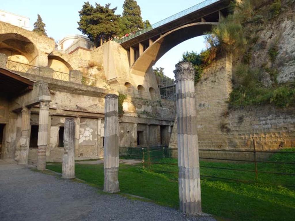 Ins. Orientalis II 4, Herculaneum, October 2012. Looking north-east at palestra cryptoporticus, with the Maiuri’s access bridge above. Photo courtesy of Michael Binns.